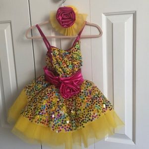 Little girl’s size 3 dress and hair clip